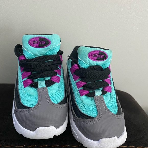 Toddler Nike Air Max - Picture 2 of 8